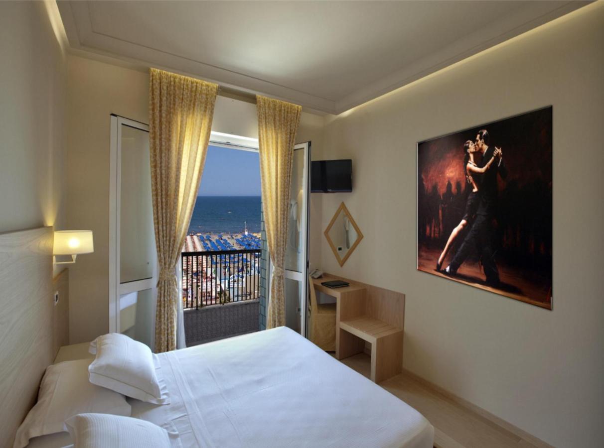 Hotel Ghirlandina Rimini Chambre photo